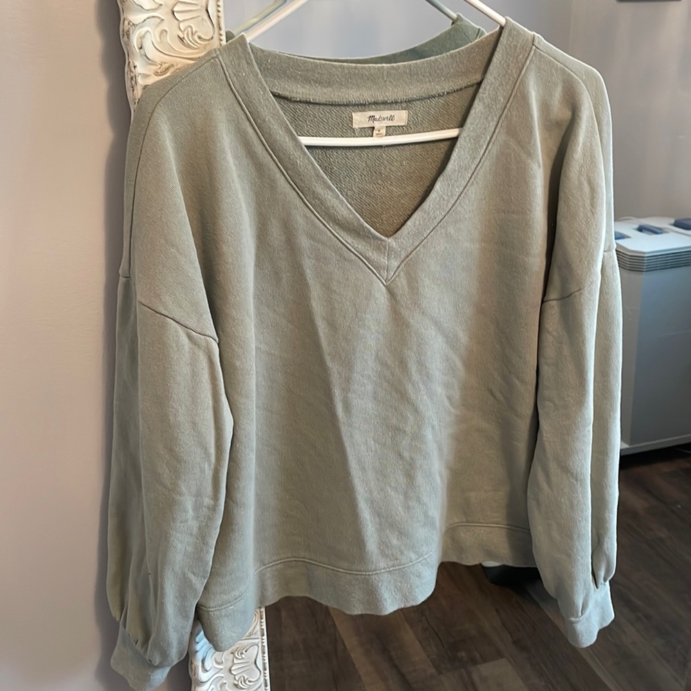 Madewell resource v-neck sweatshirt. Size S